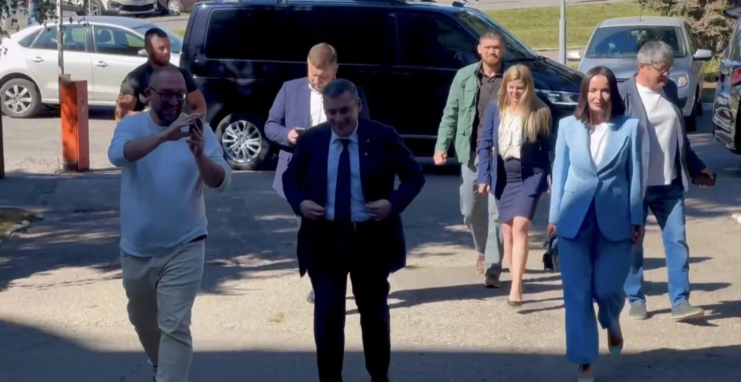 Врио губернатора Курской области Александр Хинштейн проголосовал на досрочных выборах губернатора