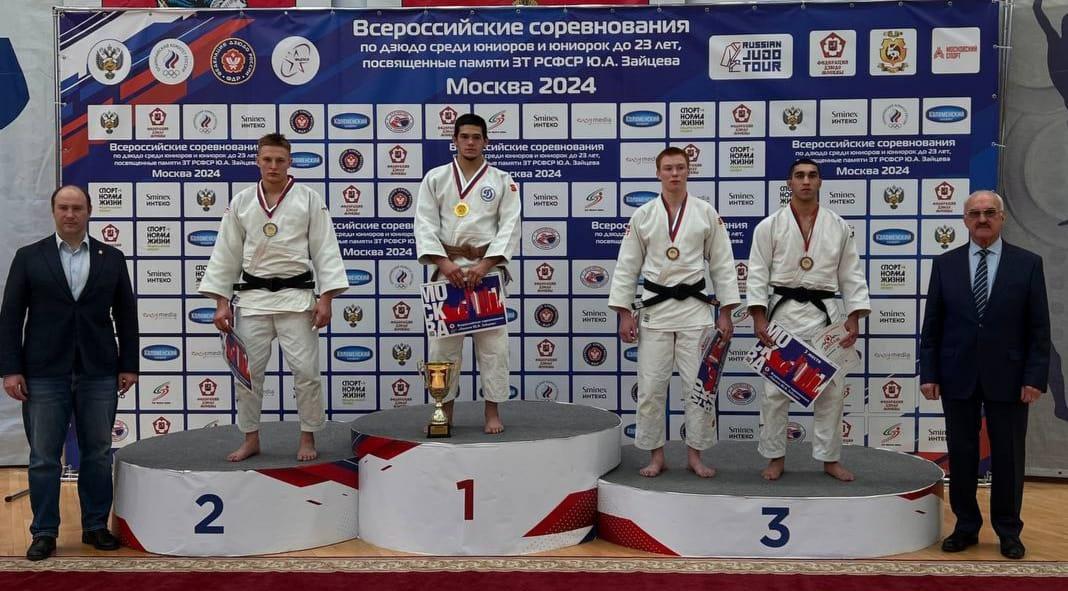 Василий Сергеев из Курска завоевал серебряную медаль на Всероссийских соревнований по дзюдо