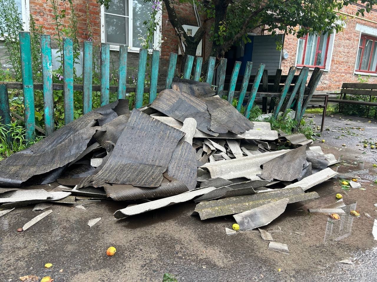 Во Льгове Курской области продолжают ликвидировать последствия урагана