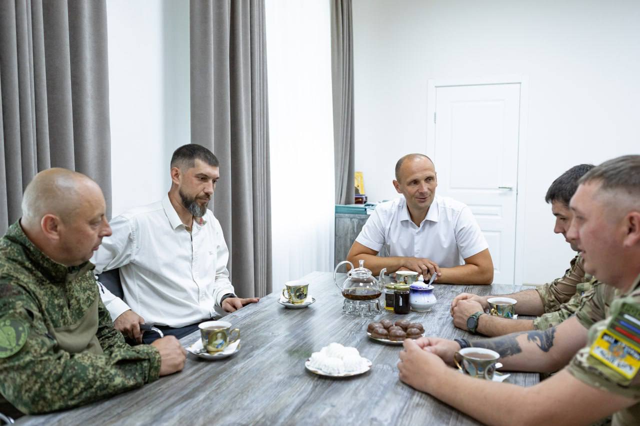 Сергей Котляров обсудил с бойцами отряда «БАРС-Курск» поддержку их семей