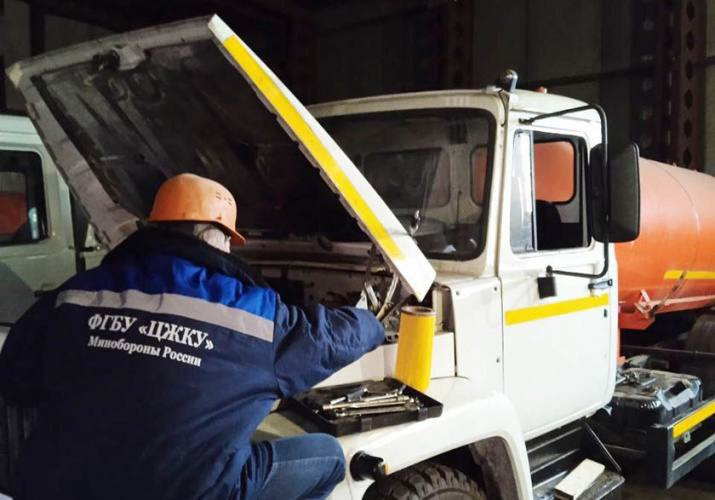 В Курской области военные коммунальщики готовят спецтехнику к эксплуатации в осенне‑зимний период