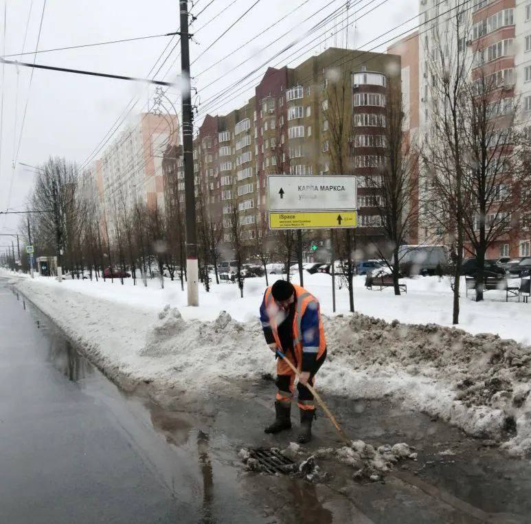 Глава Курска прокомментировал ситуацию с уборкой снега и подтоплениями в Курске