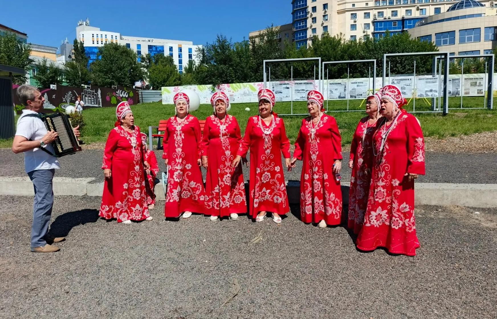 На Полугоре выступают артисты школ искусств и ансамбли Сеймского округа
