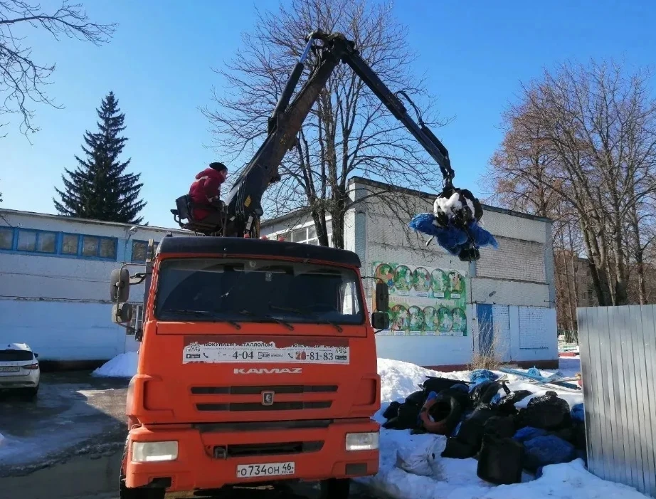 В Курске с территории детского сада № 76 вывезено почти 25 кубометров мусора