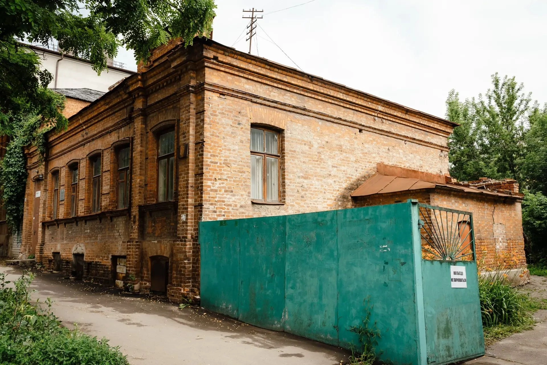 В Курской области ещё два аварийных объекта культурного наследия получили шанс на вторую жизнь