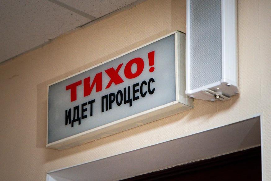 Двое курян выращивали в квартире наркосодержащее растение и изготавливали взрывные устройства