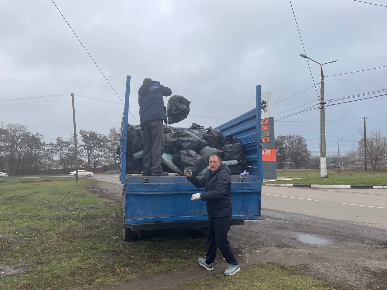 Куряне собрали на субботнике в Центральном округе семь кубометров мусора