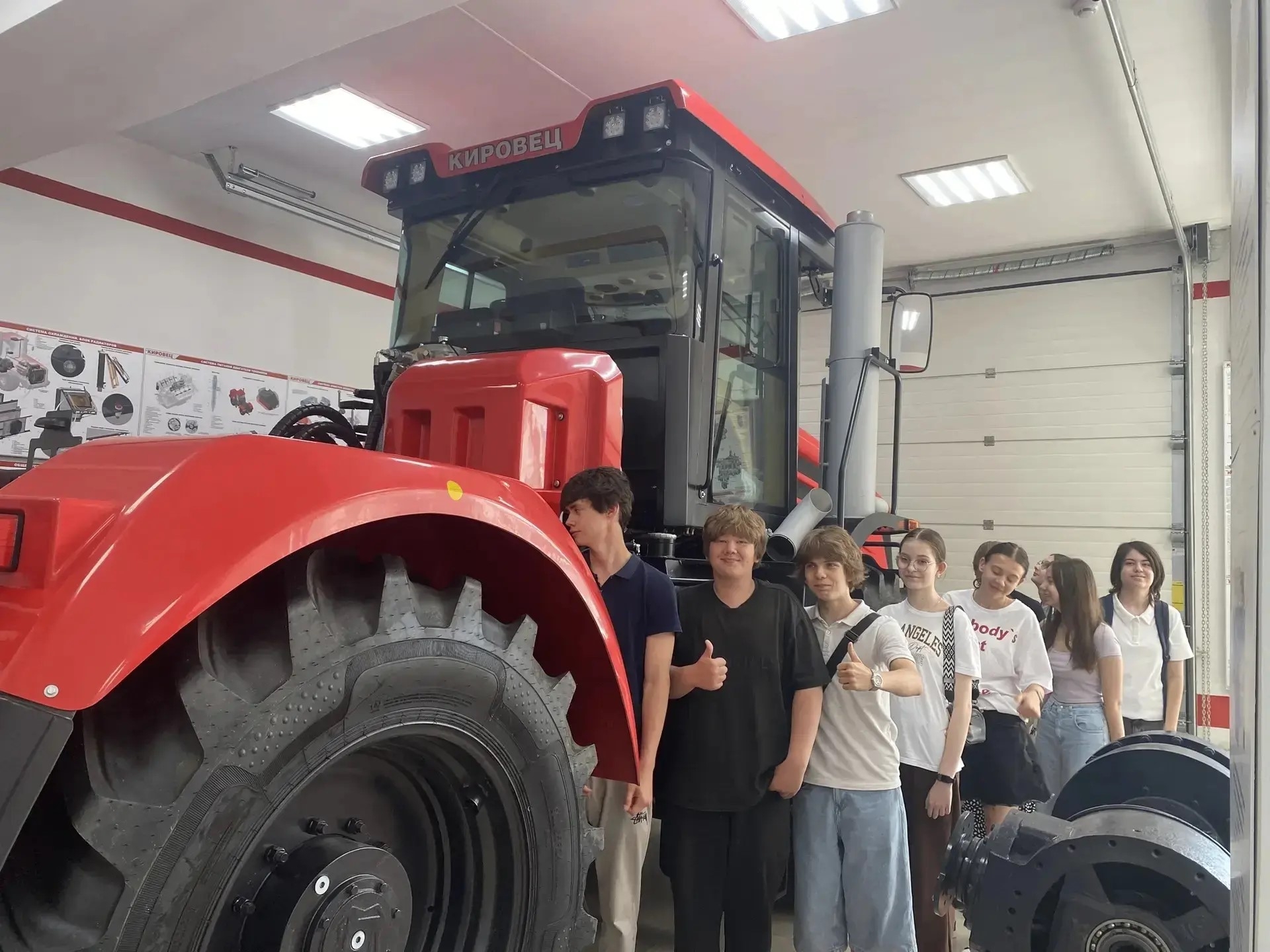 Курским школьникам провели экскурсию по инженерному факультету