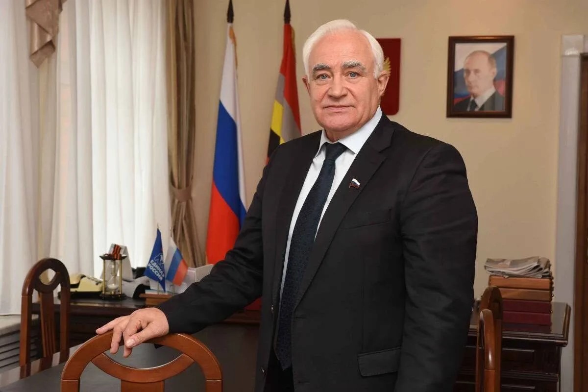 Евгений Маслов поздравил с днем рождения председателя Курской Облдумы