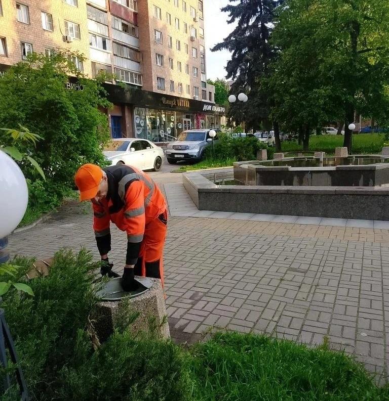 В Курске на уборке улиц задействованы 35 человек и четыре единицы техники