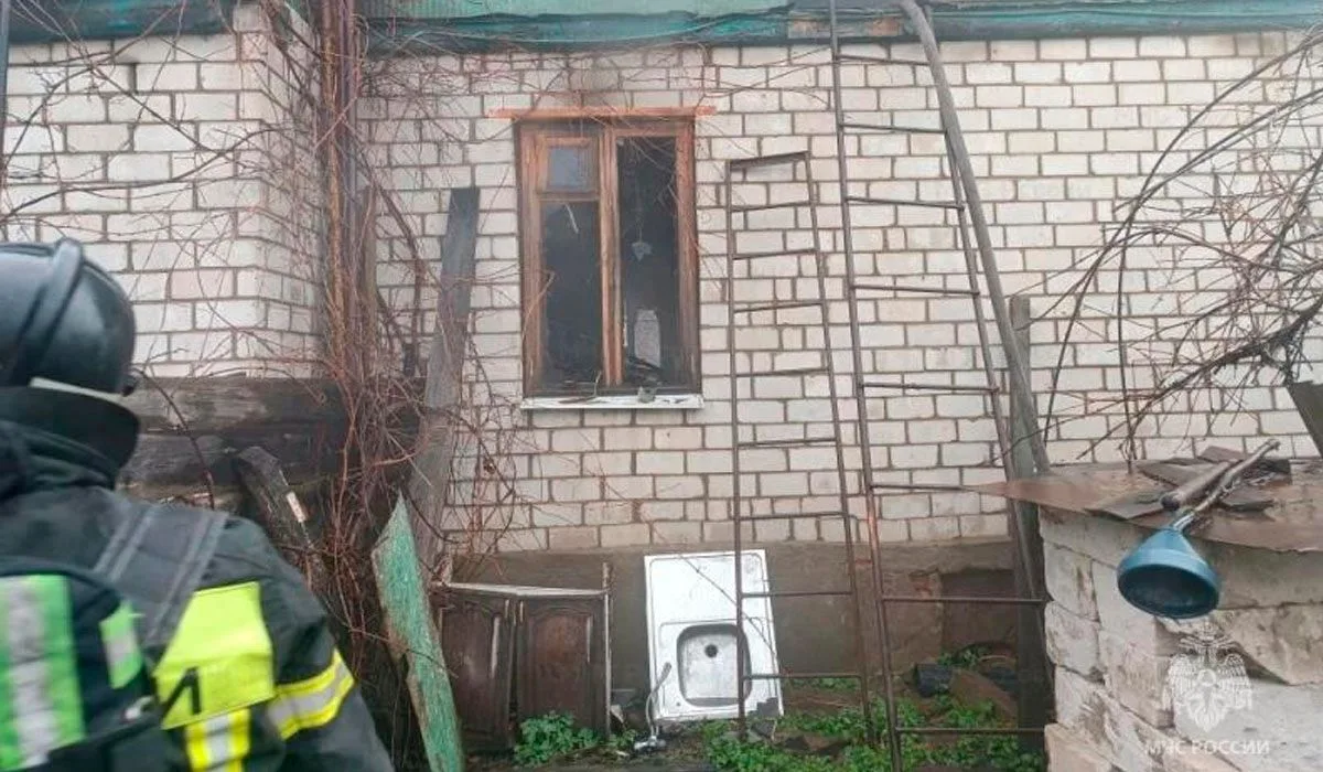 В Курске при пожаре в жилом доме погибли два человека