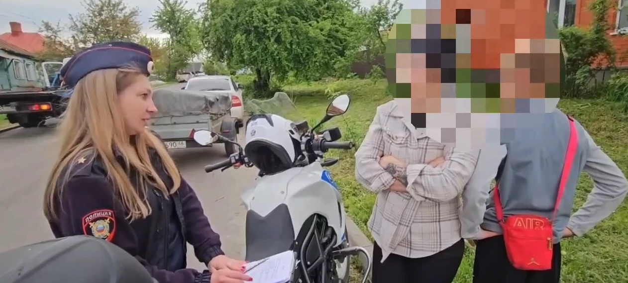 В Курске стражи порядка пресекли езду несовершеннолетних мотоциклистов