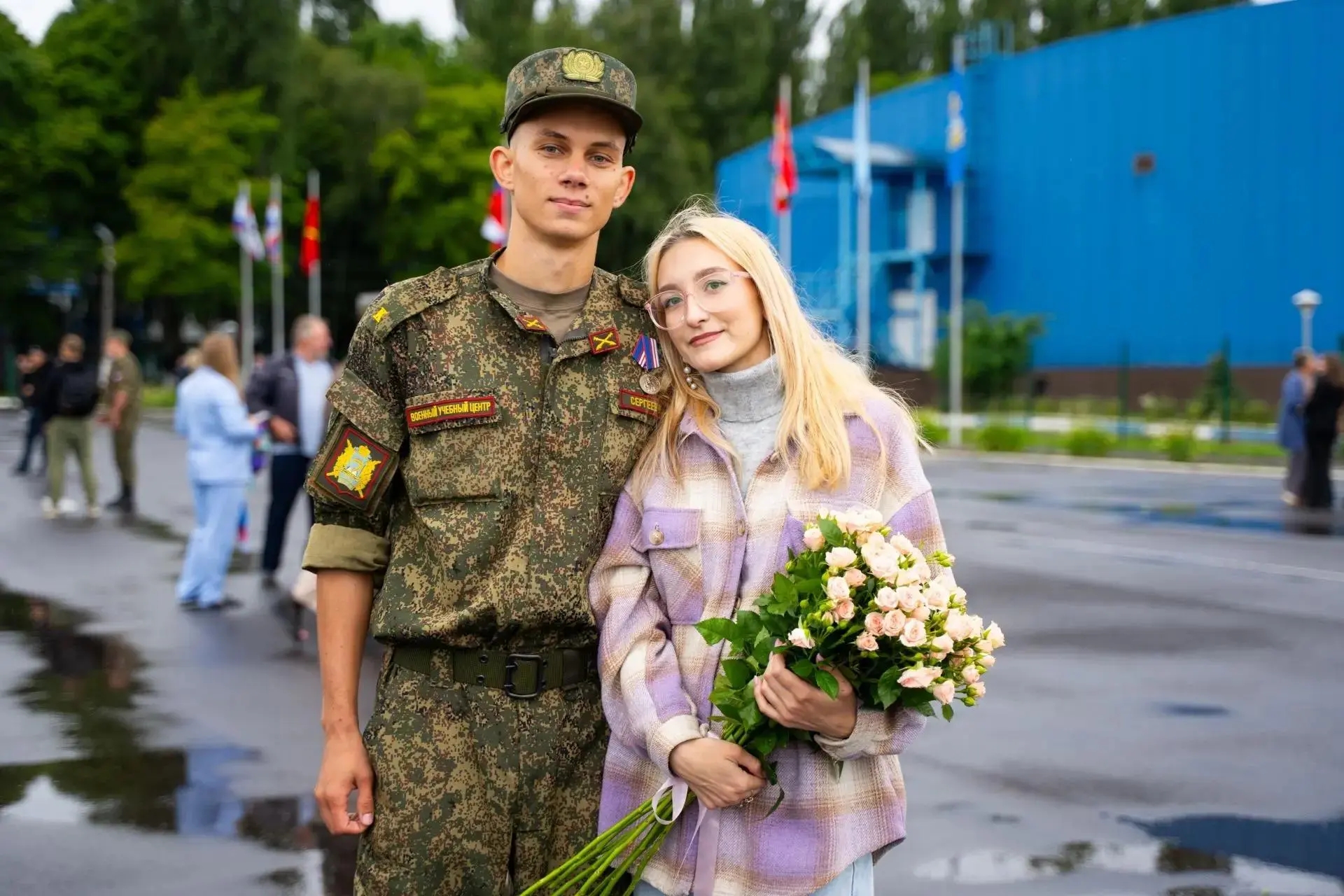 Курский курсант сделал предложение своей девушке сразу после Марша взводов