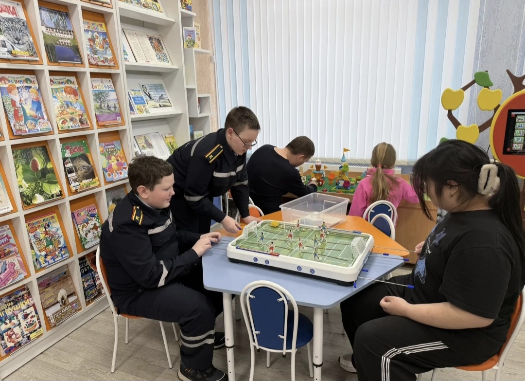 Юные курские журналисты познакомились с современным библиотечным пространством