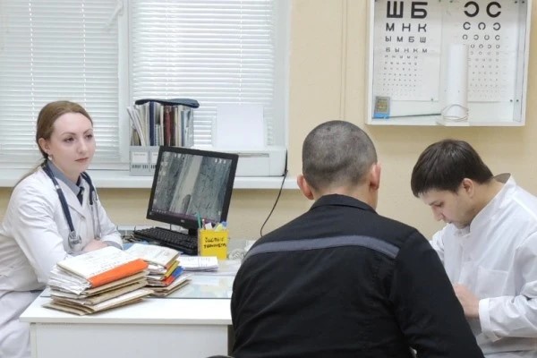 В Курской области кардиологи провели прием для заключенных
