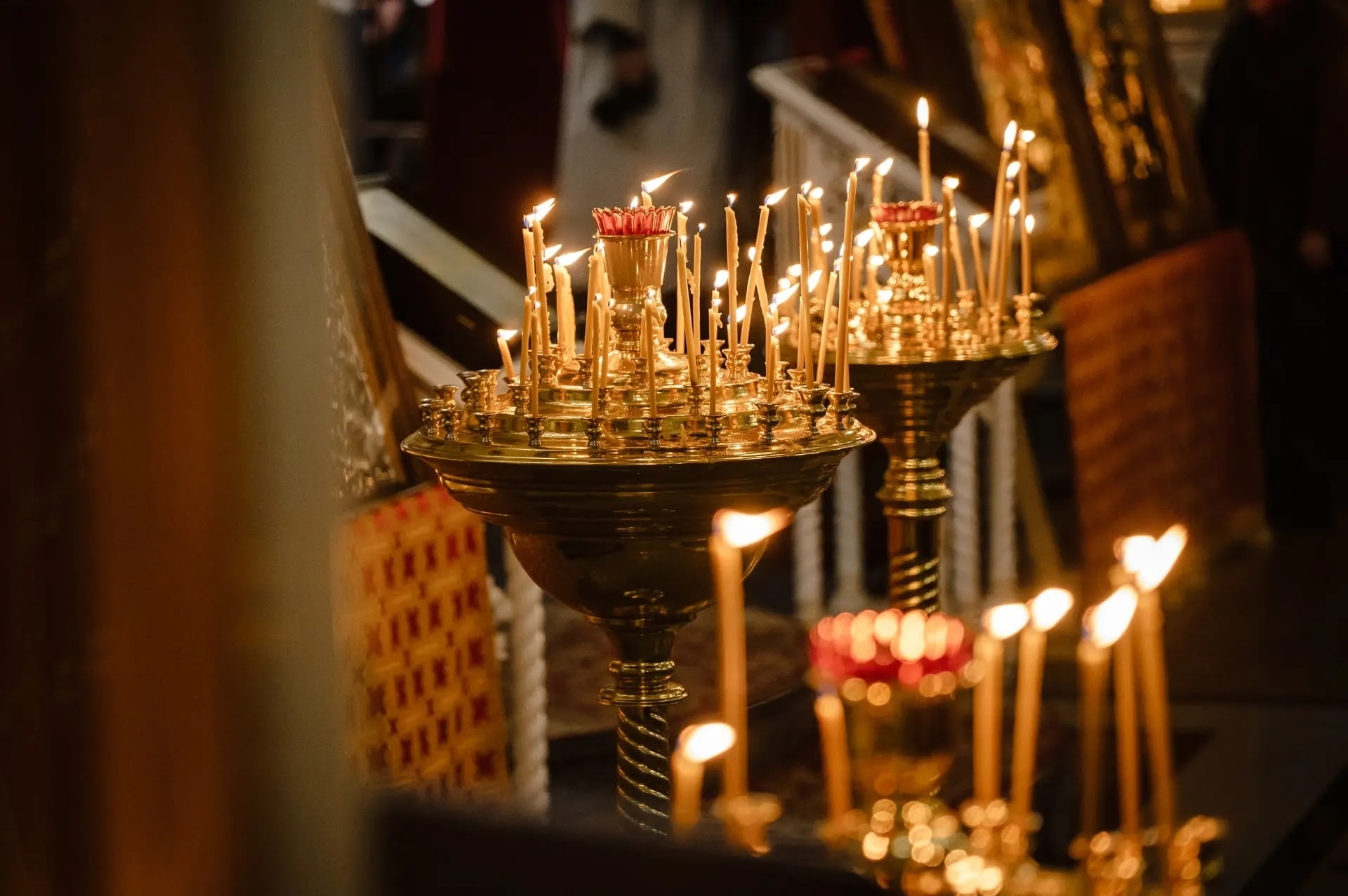 Губернатор поздравил курян со Светлым Христовым Воскресением