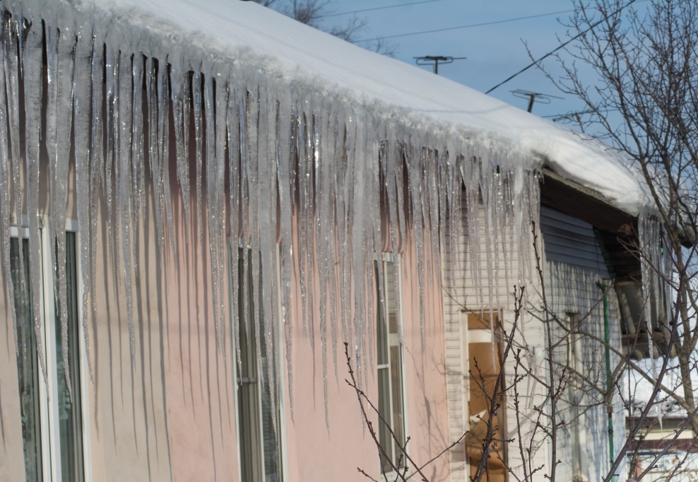 Курские спасатели рассказали о весенних рисках: тонкий лёд, сход снега и подтопления