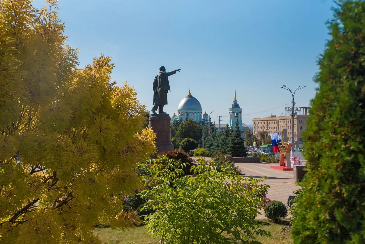 В Курске на улице Аэродромная появились дорожные знаки, запрещающие остановку транспорта