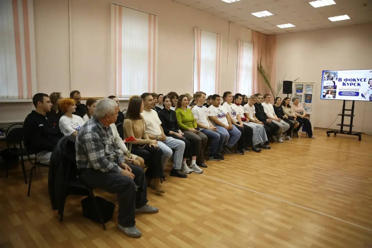 В Центральной городской библиотеке имени Ф. А. Семенова открылась персональная фотовыставка «В фокусе Курск».
