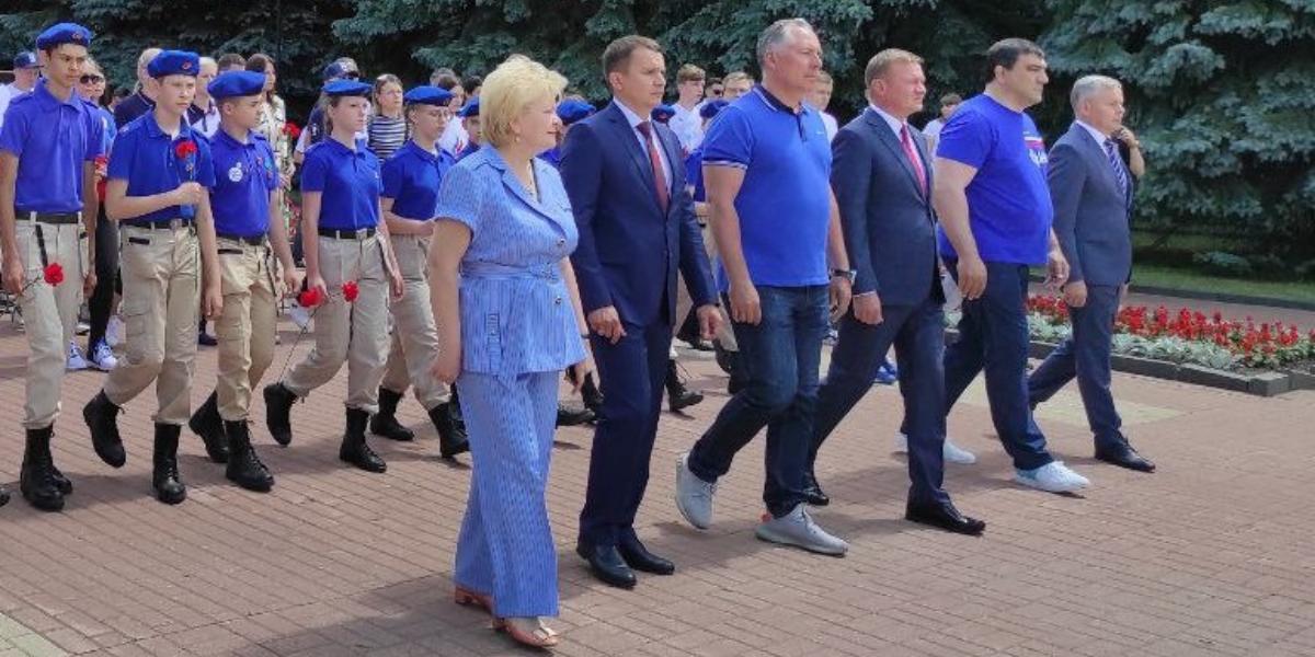 В Курске участники Всероссийского Олимпийского дня почтили память погибших в годы Великой Отечественной войны