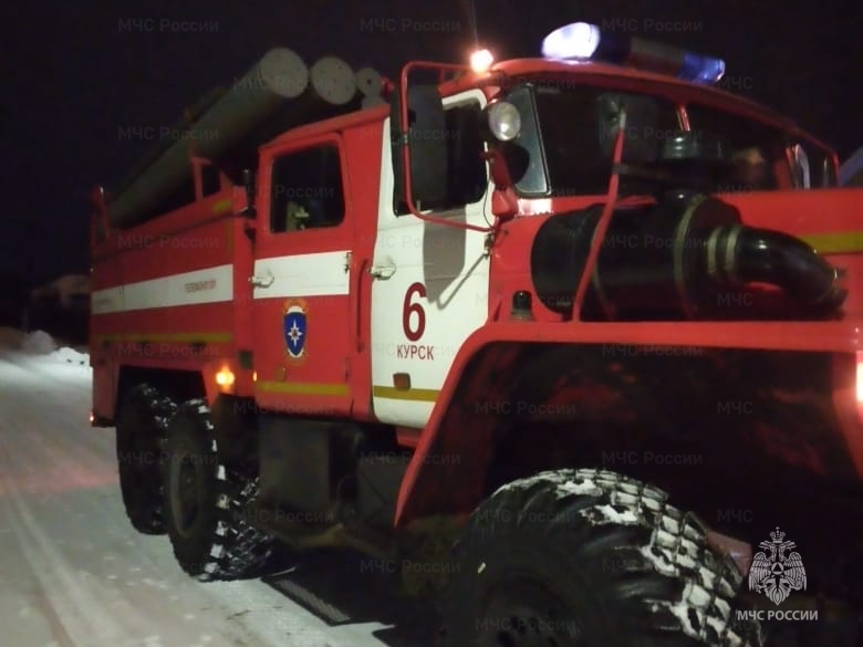 В Курске на проспекте Кулакова загорелась теплотрасса