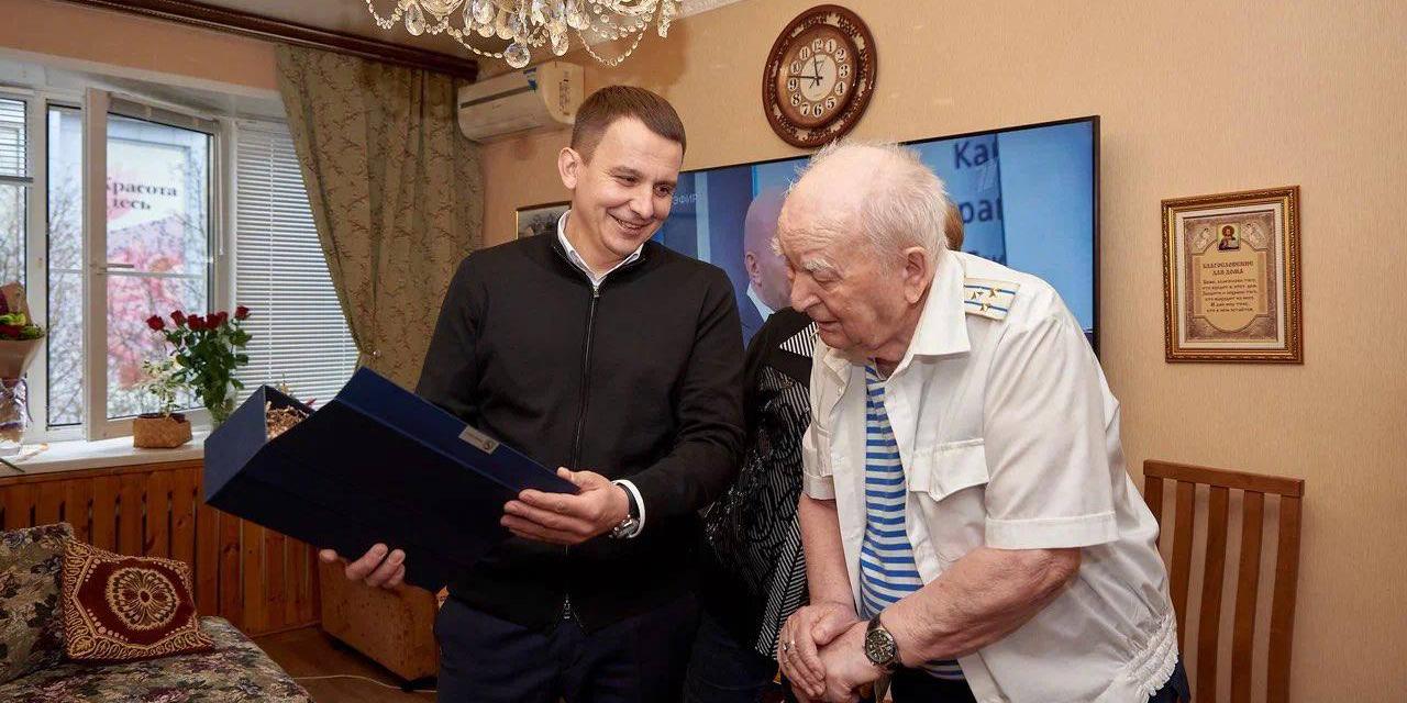 Почетному гражданину города Курска Анатолию Щербакову исполнилось 97 лет