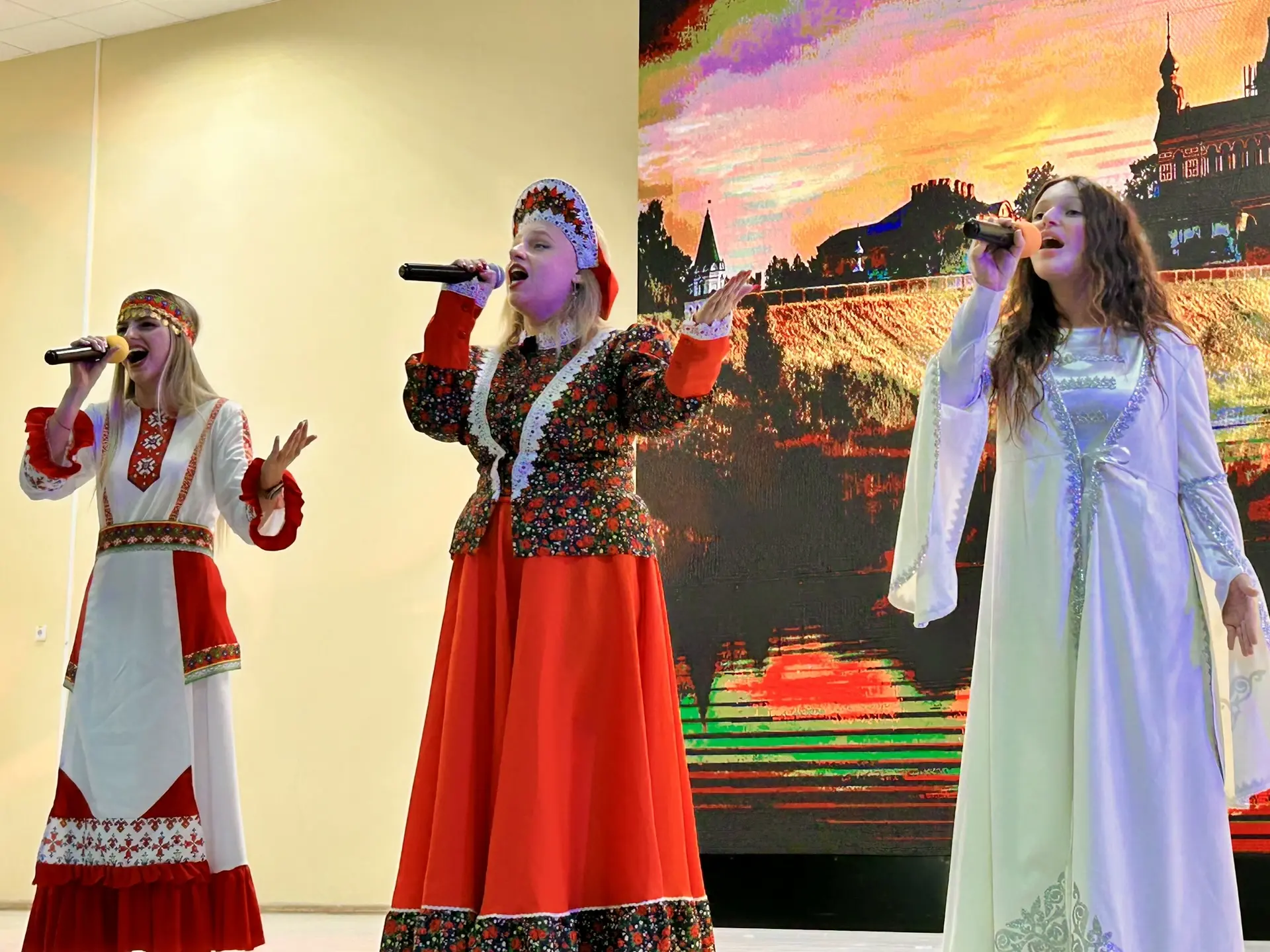 В Курске на гала-концерте выступили 100 образовательных организаций