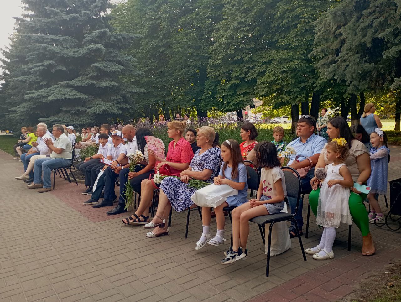 В Курске семьи Сеймского округа поздравили с Дней семьи, любви и верности |  07.07.2023 | Курск - БезФормата