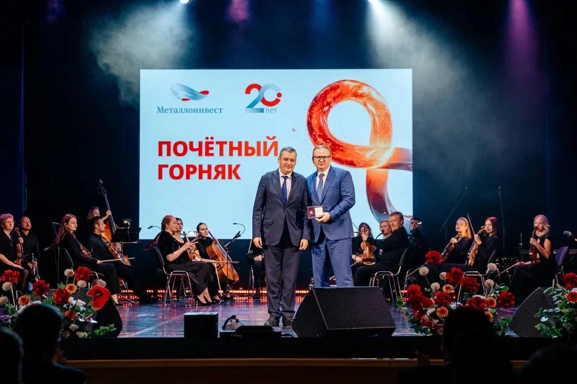 Курских металлургов наградил и поблагодарил глава региона 