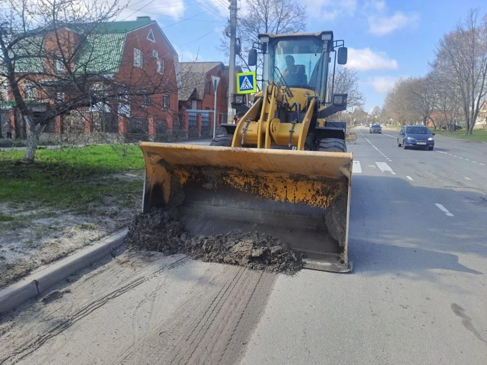 Чистоту на улицах Курска наводят 75 человек и 68 машин