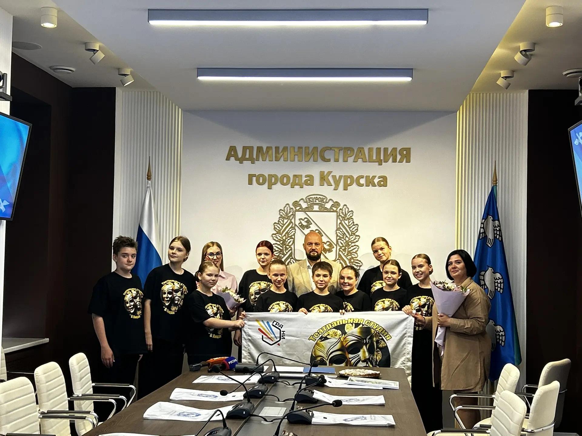 Глава Курска встретился с юными актерами студии «В лицах»