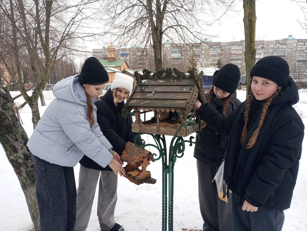 Юные куряне не бросают птиц в беде