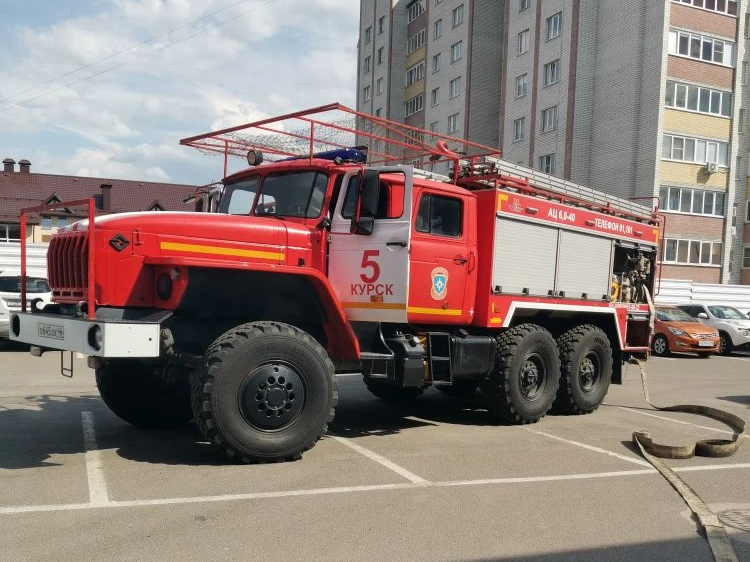 В Курске прошли учения по тушению пожара в торговом центре