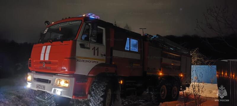 В Курской области из горящей квартиры спасли четырех человек