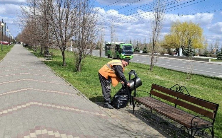 Курские городские службы продолжают убирать улицы