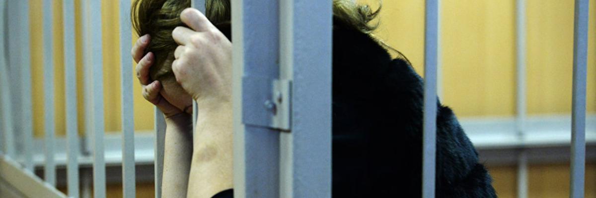 В Курске 30-летнюю гражданку приговорили к 8 годам лишения свободы и  1 млн рублей компенасции 