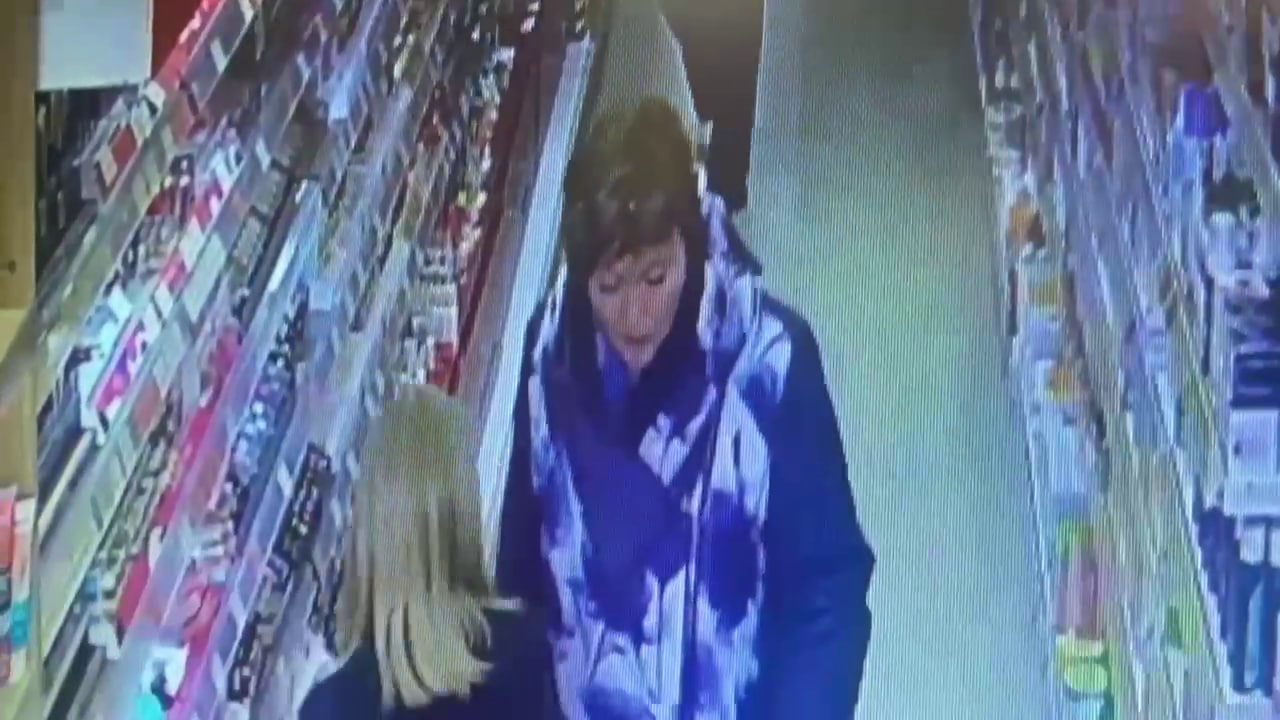 В Курском районе разыскивают расплатившуюся чужой картой незнакомку