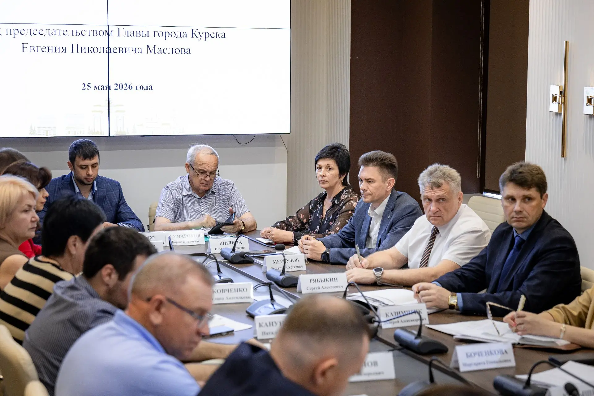 Глава Курска поручил быстрее ремонтировать разрушенные в ДТП ограждения