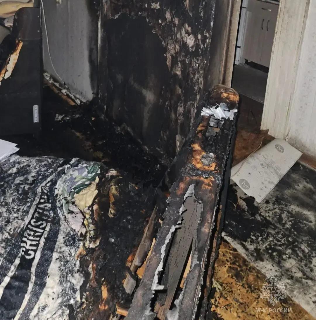 В Курске в квартире на Радищева произошел пожар из-за замыкания в удлинителе