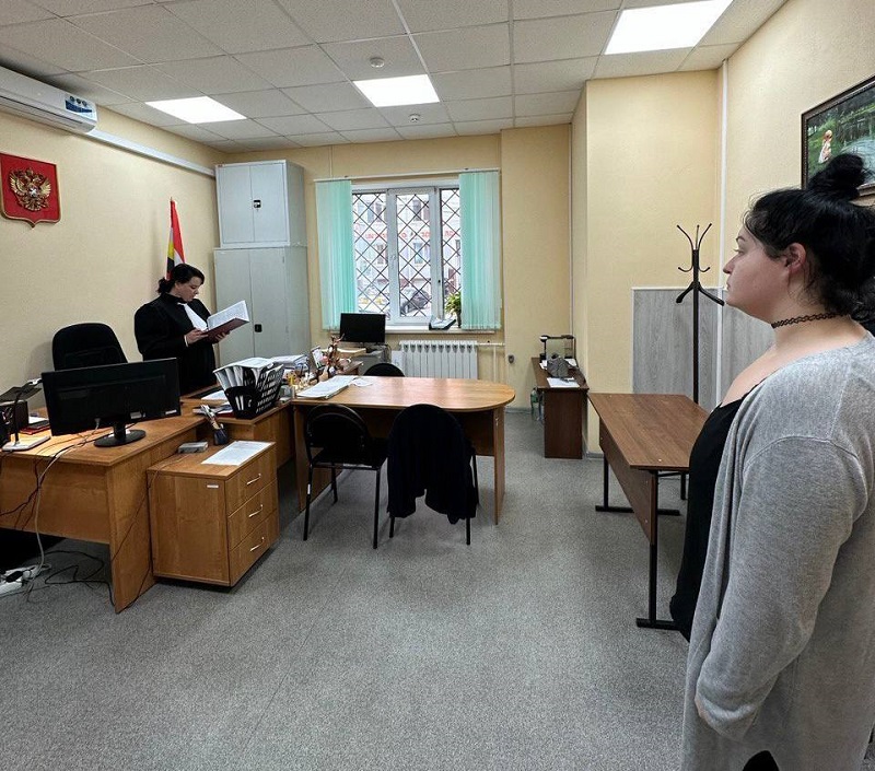 Жительницу Курска за уклонение от помощи отцу приговорили к 60 часам обязательных работ 