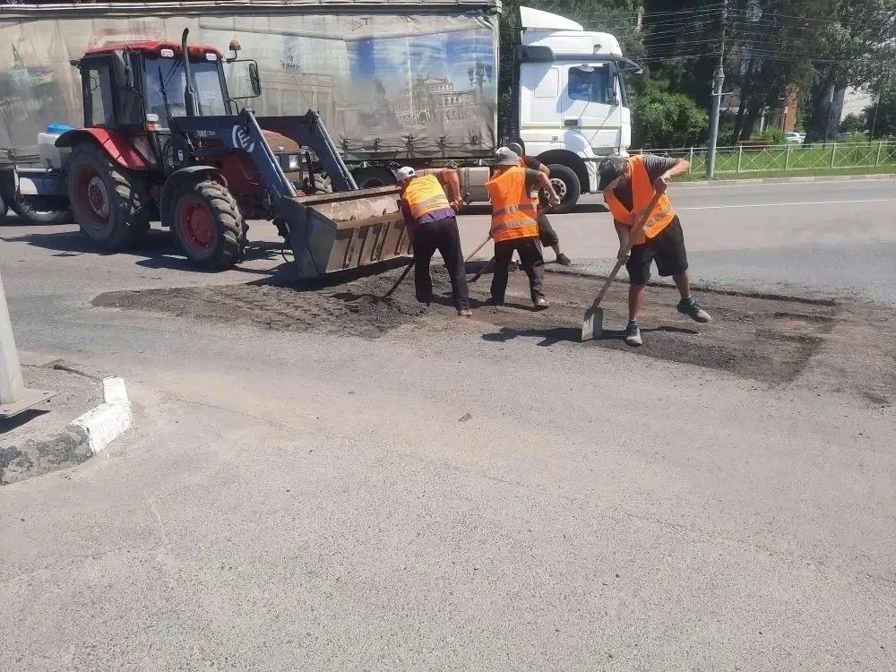 В Курске продолжают ремонтировать дороги