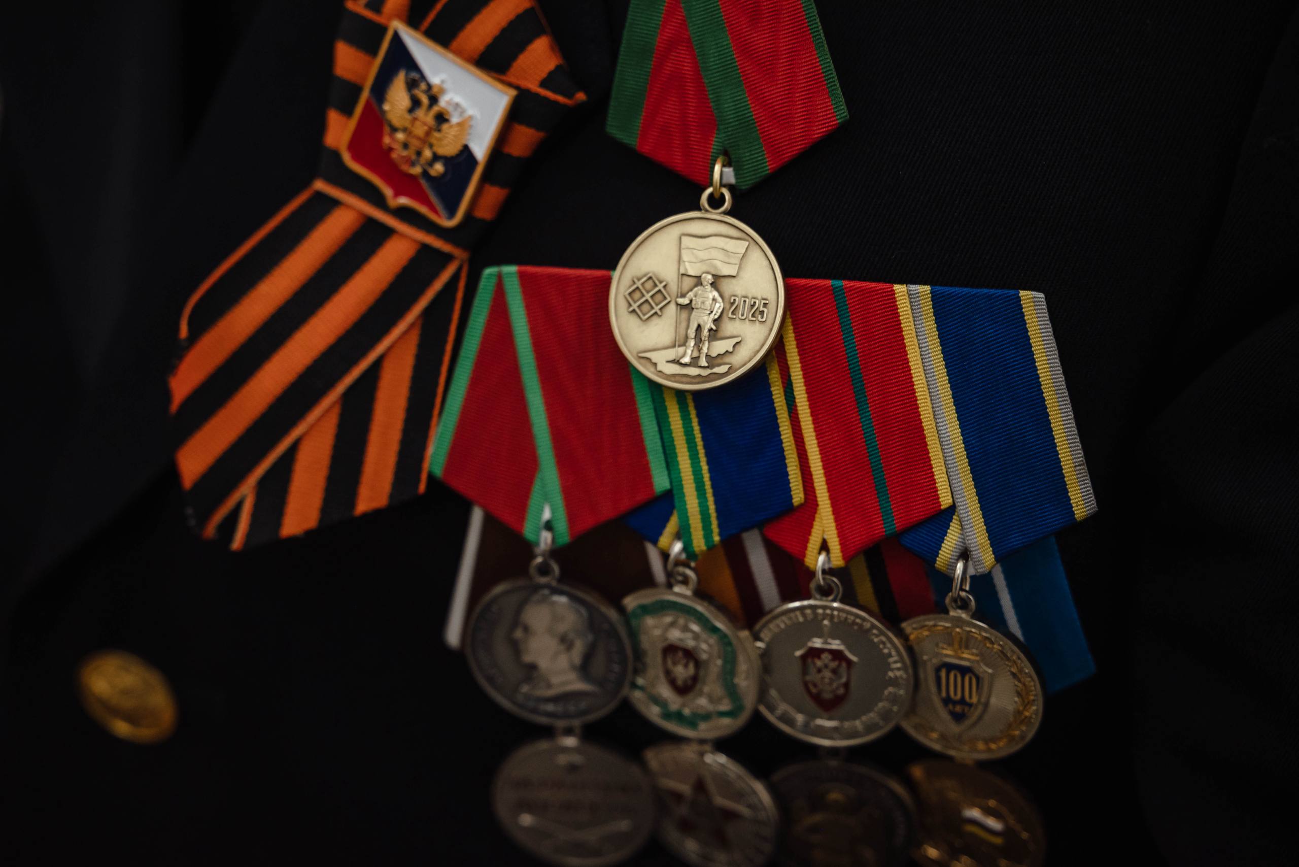 Первые медали «За вклад в освобождение Курской земли» вручили в День Защитника Отечества