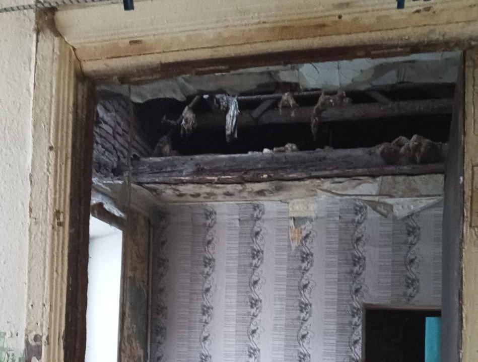 Курянам из аварийного дома на Литовской предложили временное жилье