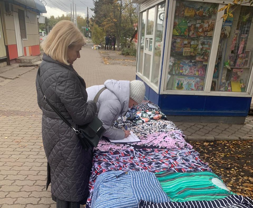 Администрация Железнодорожного округа Курска продолжает борьбу с нелегальной торговой деятельностью