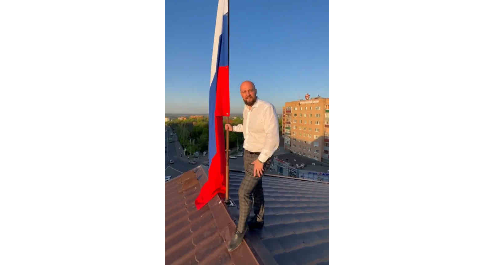 Глава Курска призвал на зданиях и фасадах размещать флаг Российской Федерации
