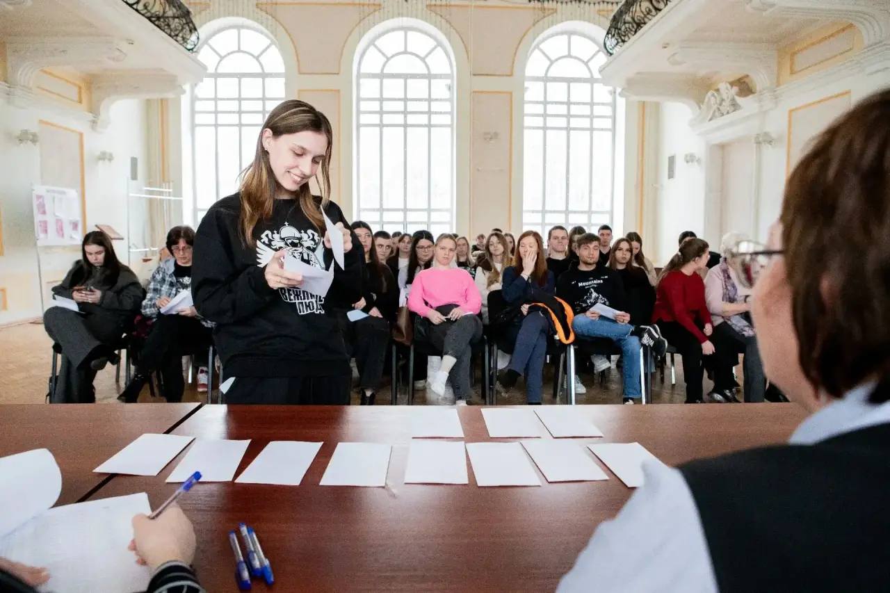 В Курске между детьми-сиротами распределили еще 35 квартир