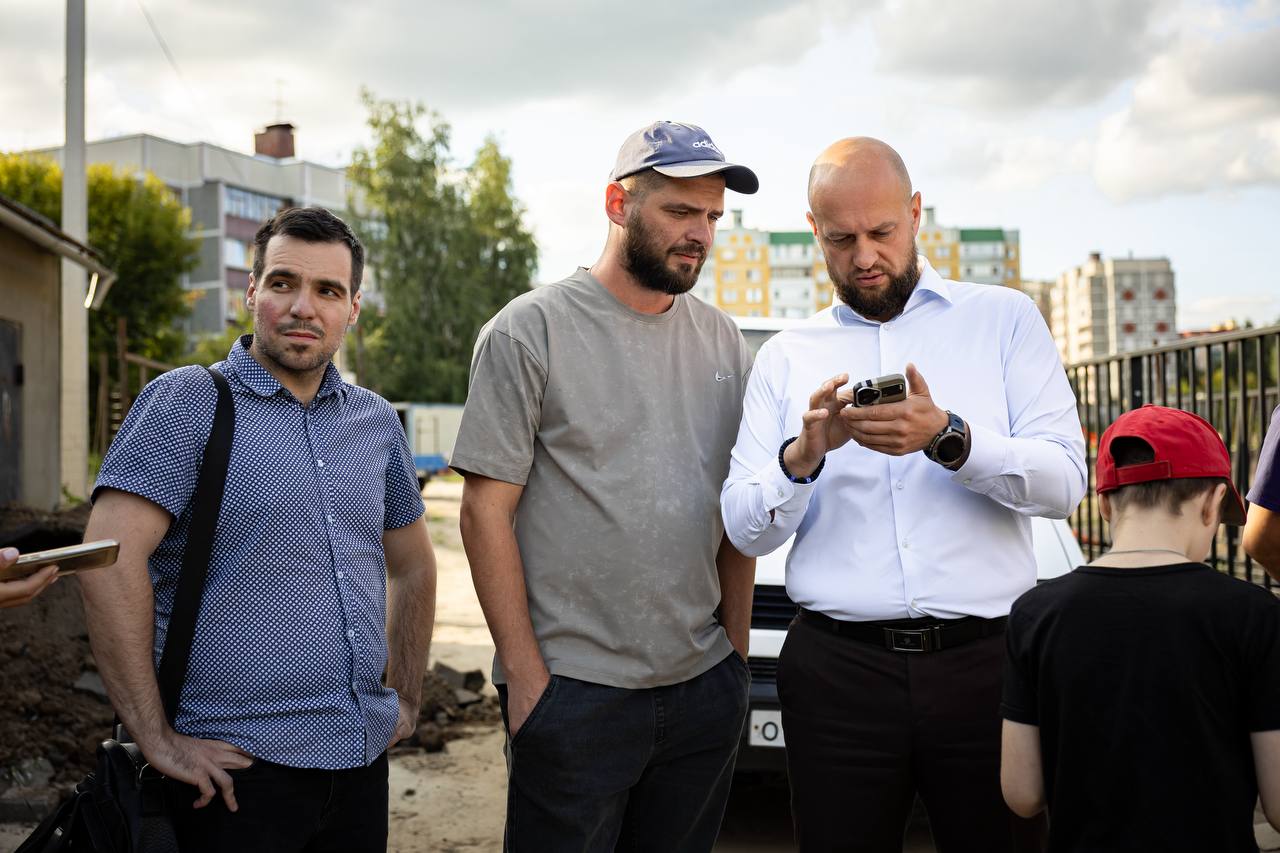 Глава Курска  обсудил с председателем гаражного кооператива благоустройство сквера