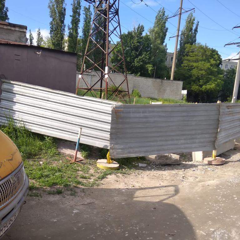 В Курске огородили провал на улице Заводской