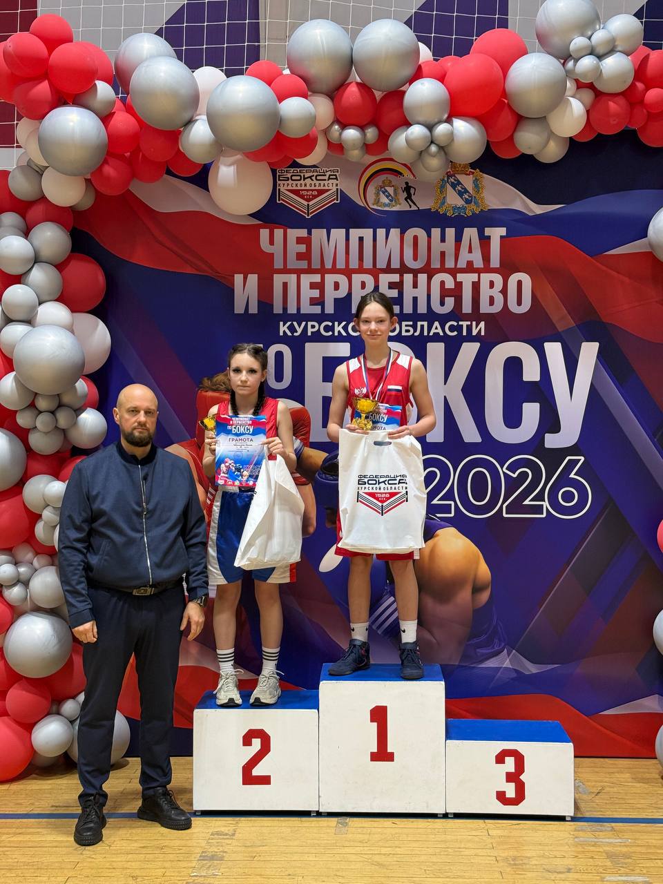 Мэр Курска поздравил юных боксёрш с успехом на областном первенстве
