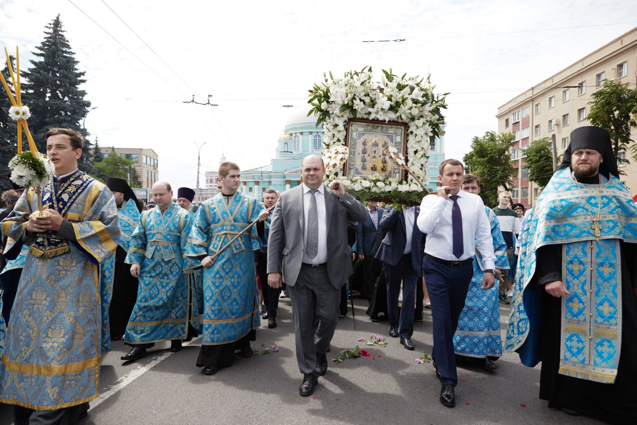 Мэр Курска назвал Крестный ход с иконой Божией Матери «Знамение» значимым духовным событием